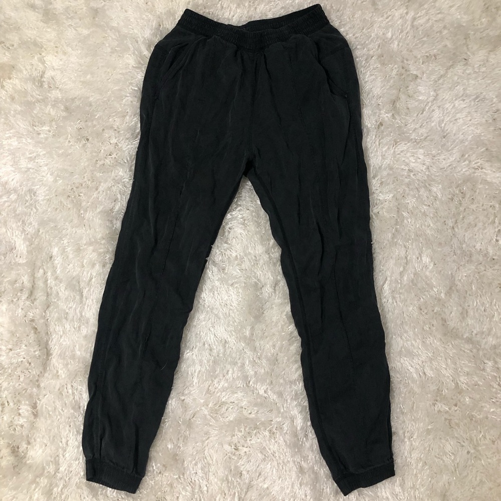 high waisted Lululemon joggers